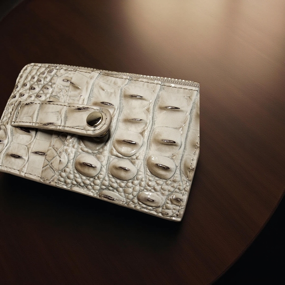 Customer Return Brahmin Cream Croc-Embossed Card Holder Wallet - Picture 1 of 11